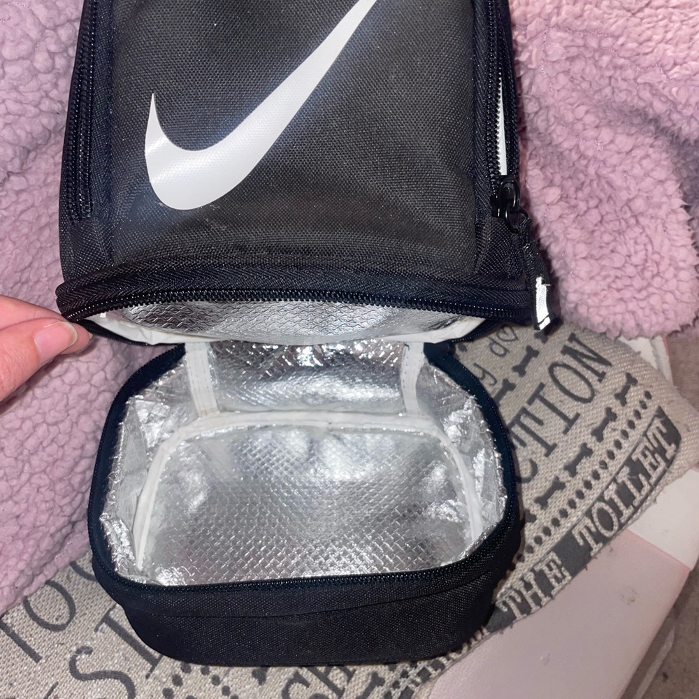 Nike Black and White Kids lunch bag - Picture 3 of 3